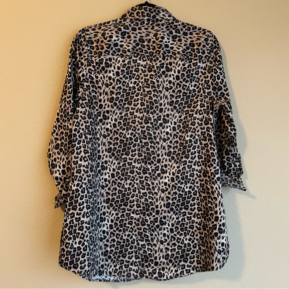 Chico’s wrinkle resistant leopard print button down shirt - Picture 3 of 3